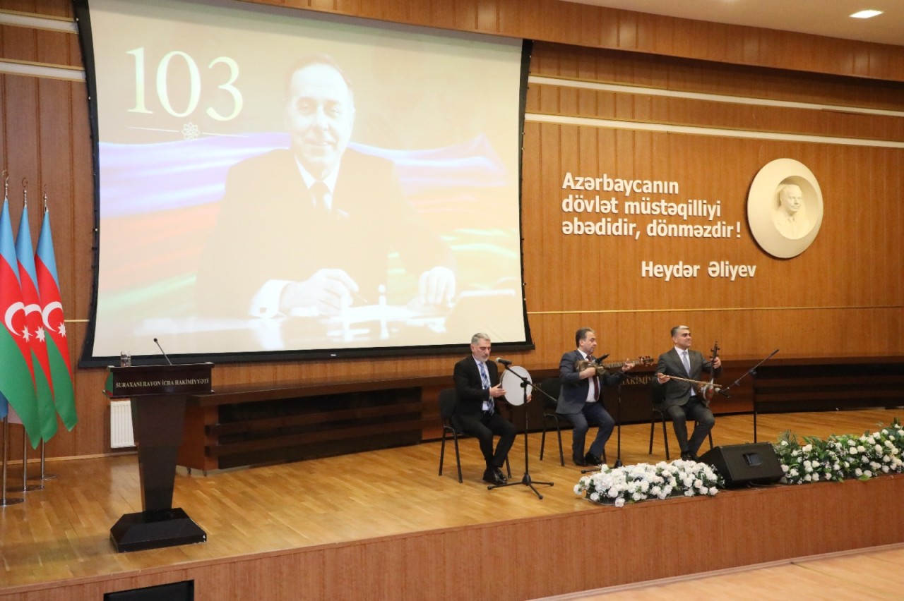 Suraxanıda Ulu Öndərin anadan olmasının 103-cü ildönümü qeyd edildi - FOTOLAR